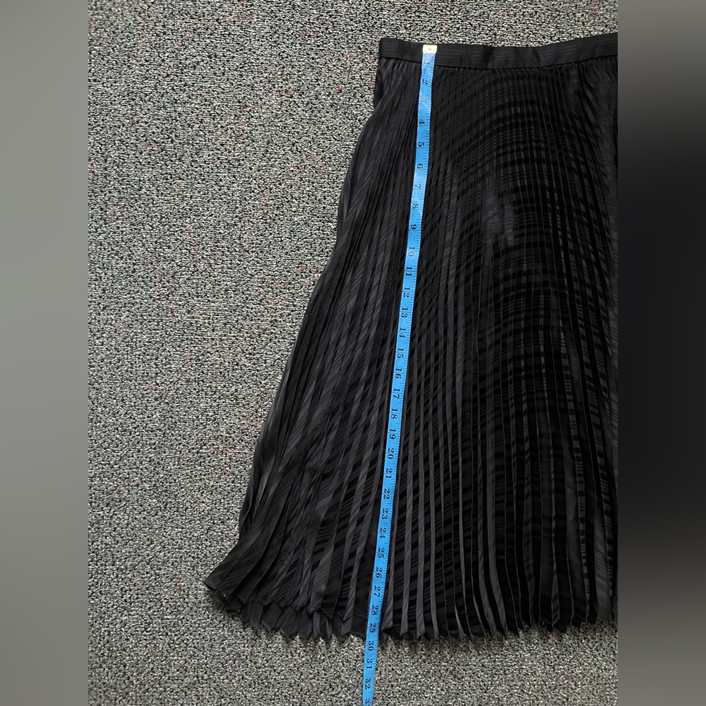 CLUB MONACO Black Pleated Flare Circle Modest Midi Knee-Length Shiny Skirt Sz XS - Picture 16 of 16